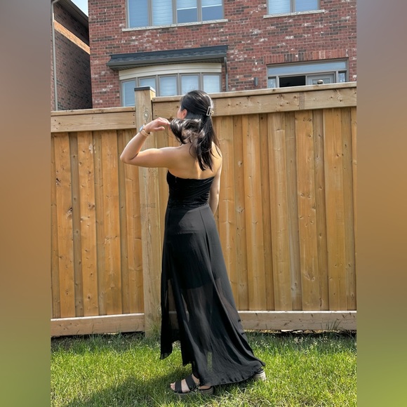 Le chateau black dress for sale!! Perfect for all events - Picture 3 of 4